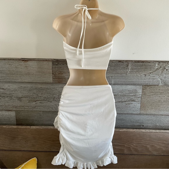 White skirt and crop top halter set size medium - Picture 4 of 6